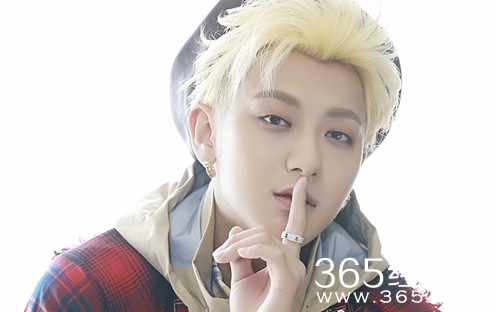 黄子韬被爱犬咬伤  排队打狂犬疫苗直喊累