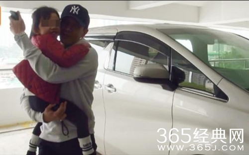 杨幂刘恺威离婚后小糯米首次露面 被问及妈妈她这样回应