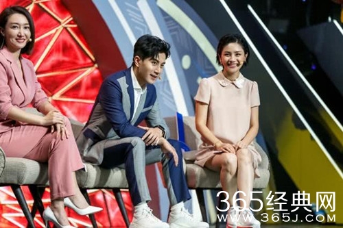 刘恺威离婚后首度公开亮相 与孩子们互动心情大好