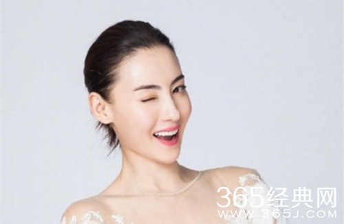 张柏芝方辟谣三胎生父是周星驰：不实消息，请勿传播