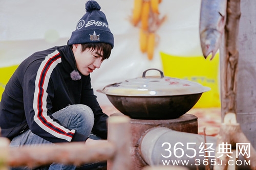 野生厨房林更新一展厨艺 东北乱炖遭遇滑铁卢