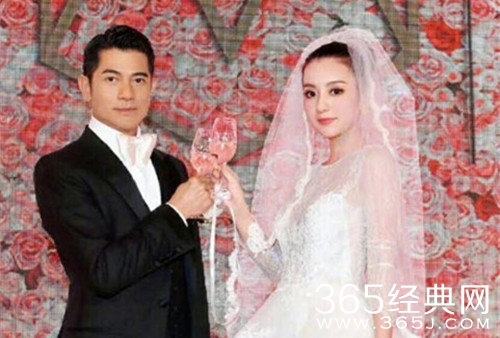 方媛逛街被偶遇 与粉丝亲切合影毫无天王嫂架子