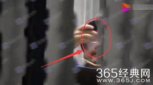 网曝徐峥夜会美女 包厢内碰杯聊天 热闹十足