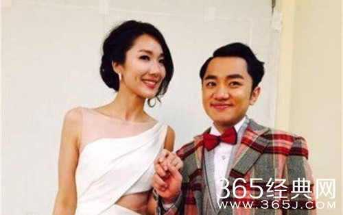 李亚男女儿正面照 面对镜头神态呆萌 画面温馨