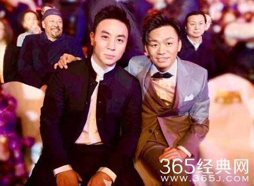 释小龙王宝强同框颁奖 没想到两人曾同为少林弟子