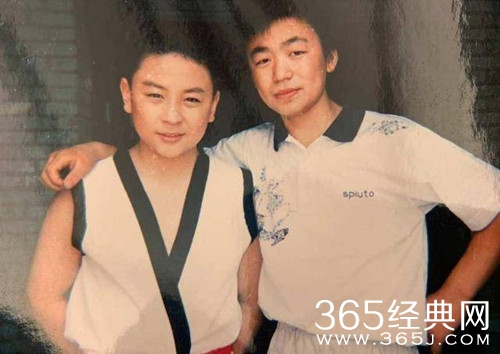 释小龙王宝强颁奖 二人青涩旧照曝光 原来还有这段渊源