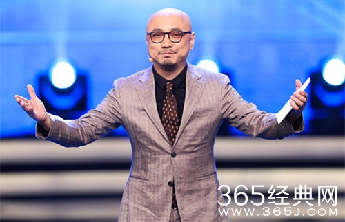 网曝徐峥夜会美女 两人在包厢内边碰酒杯边聊天