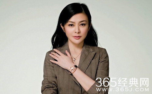 关之琳被曝身家超4亿 财产会留给小11岁弟弟