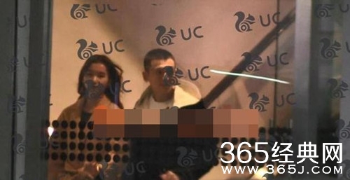 张哲瀚恋情曝光 女友长发飘飘 身材纤瘦