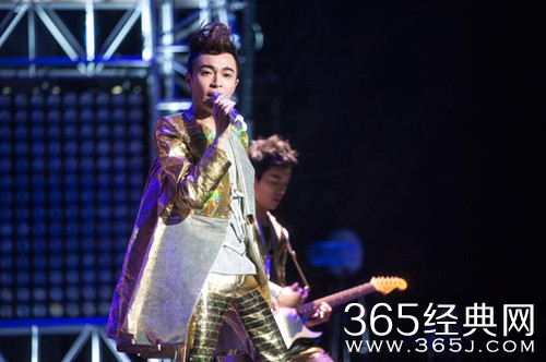 吴青峰拒绝签名 直言就是喜欢唱歌，不喜欢签名