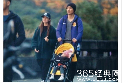 周渝民一家三口同框画面首次曝光 女儿小圆脸相当可爱