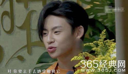 男艺人节目禁耳钉 疑是广电的新规定 此举网友褒贬不一