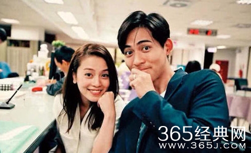 周渝民一家三口同框画面首次曝光 女儿小圆脸相当可爱