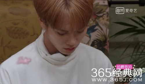 男艺人上节目不可戴耳钉 违规男星会被全程马赛克