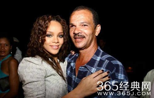 蕾哈娜状告父亲 因涉嫌代表蕾哈娜从事欺诈性商业活动