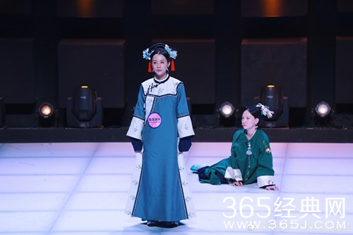 演员的品格袁百梓卉竟是周冬雨大学同学 同属一个经纪公司