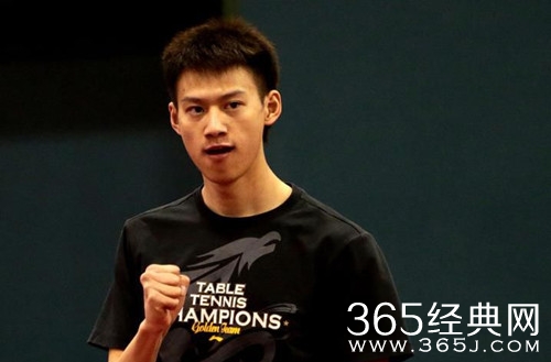 周雨被取消比赛资格 比赛中撕开球拍胶皮被裁判认定违规