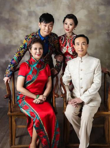 巩汉林全家福曝光 儿子曾因长相被潘长江女儿拒绝