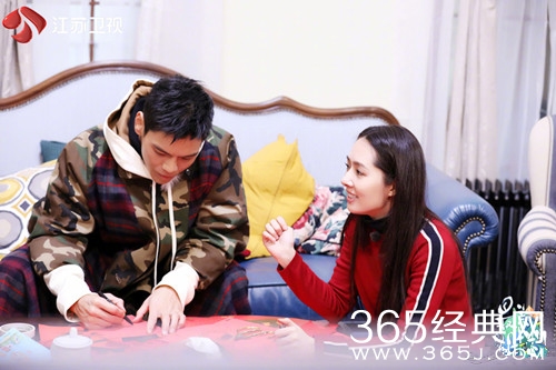 向佐默认与郭碧婷恋情 两人因最美的时光结缘