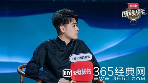 张云雷曝北漂经历 曾睡快餐店 走路到脚磨破