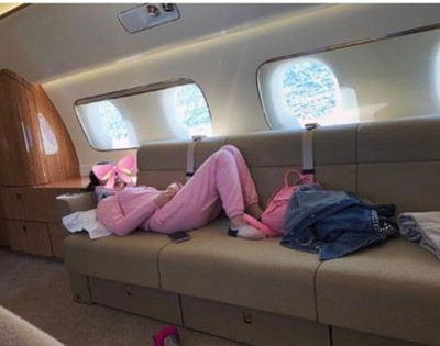 陈昱霖ins奢华生活曝光 满身奢侈品乘私人飞机旅游