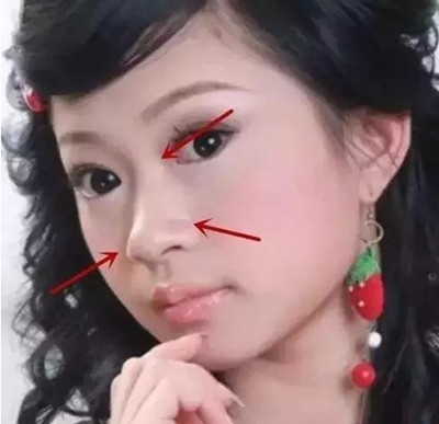 陈昱霖整容前旧照曝光 与现在判若两人