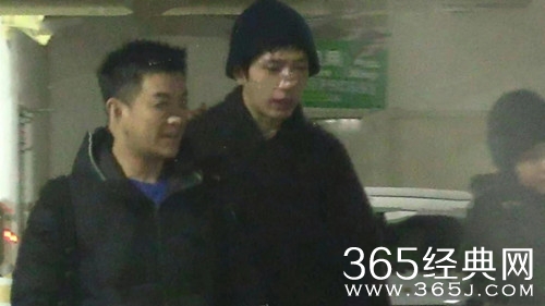 井柏然深夜探访倪妮家疑似复合 工作人员两字回应