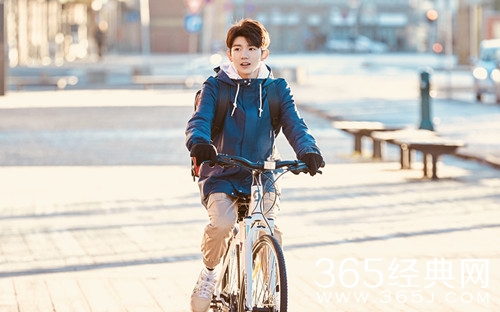 王源首度回应出国留学 坦言不怕被耽误反正还年轻