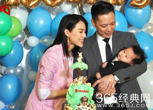 胡杏儿晒B超照宣布怀二胎喜讯：猪宝宝终于加入