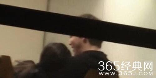 李云迪新恋情疑似曝光 与神秘女子同返住处