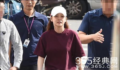 具荷拉前男友被起诉 因殴打女方并威胁要公开性爱视频