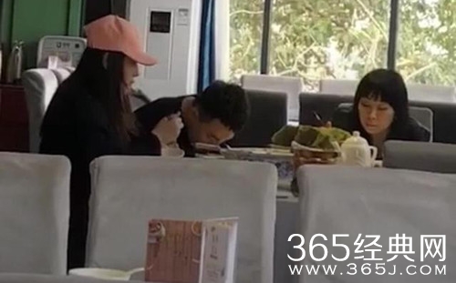 张馨予孕肚首曝光 小肚微凸但四肢依旧纤细