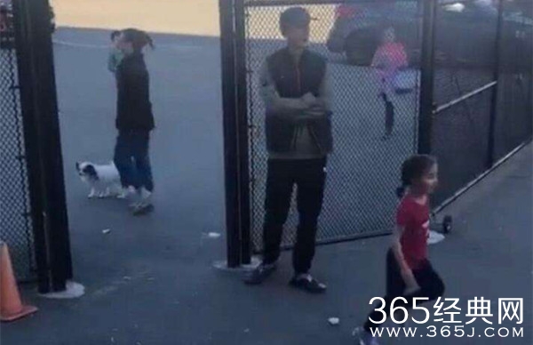 明星也是平常人 吴彦祖送女儿上学被赞暖心