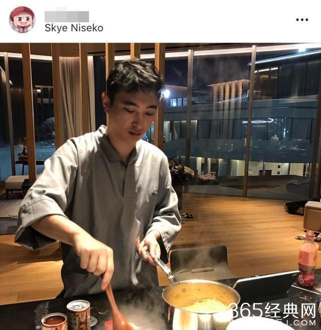 王思聪深夜做面条 豪宅曝光网友要与其做朋友