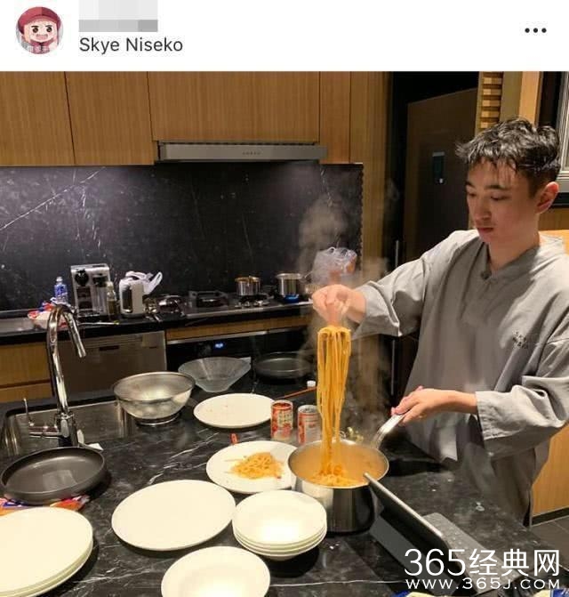 王思聪深夜做面条 豪宅曝光网友要与其做朋友
