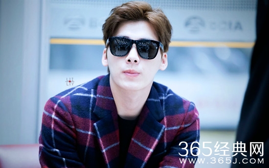 又是绯闻！网红湾湾李易峰爆出恋情 本尊回应系假的