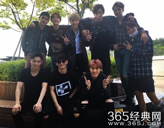 EXO昨日出道7周年粉丝为其进行多项活动庆祝