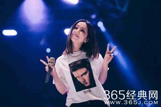 邓紫棋谈合约纠纷 含泪声称自己成长很多