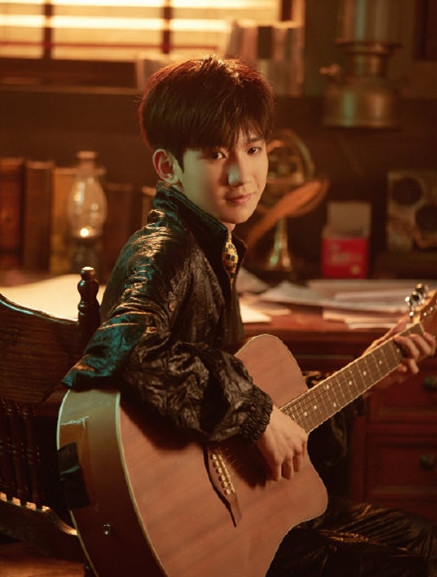 王源代言鲜橙多 粉丝声称要搬箱！