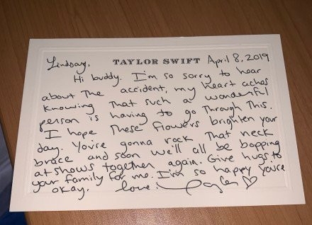 “霉霉”泰勒亲自写信慰问车祸粉丝 太暖了！