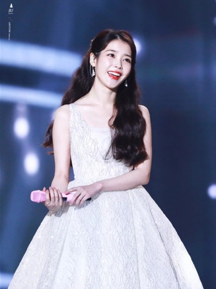 IU刘在石善心捐款却被网友批评 称捐的太少！