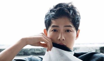 宋仲基剧组被举报？工作人员骨折被隐瞒，未遵守68小时拍摄守则！