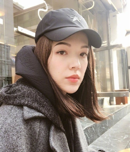 许玮甯道歉称无心点赞 网友会买账单吗？