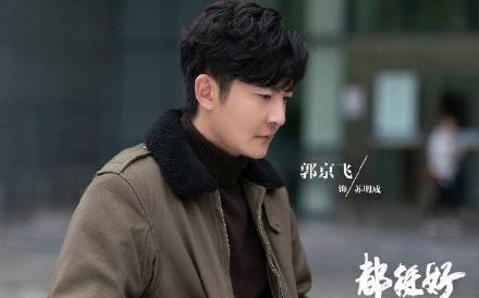 郭京飞现身天津机场 疑似新戏开拍