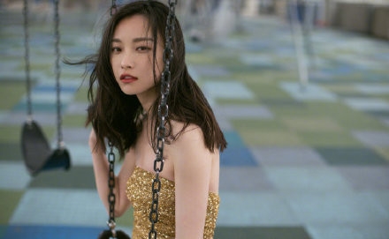 倪妮身穿金色长裙似人鱼上岸 网友：好绝一女的