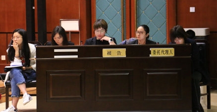 电影《芳华》被诉抄袭 冯小刚等被告遭索赔300余万