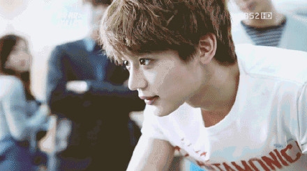 SHINee崔珉豪确定入伍 手写信件安慰粉丝