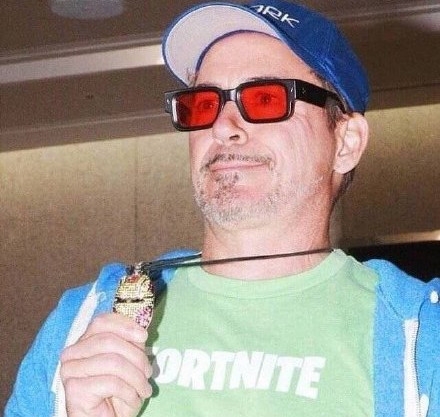 钢铁侠抵达韩国宣传 小罗伯特.唐尼宠粉现场