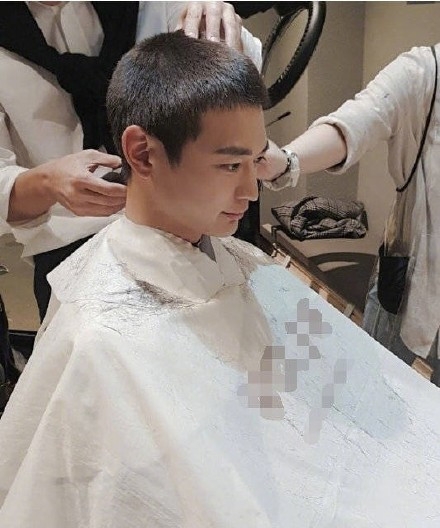 SHINee崔珉豪确定入伍 手写信件安慰粉丝