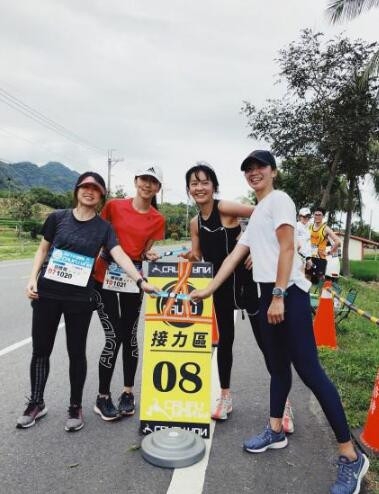 陈意涵产后两月参加跨夜跑接力 花22小时跑完210公里